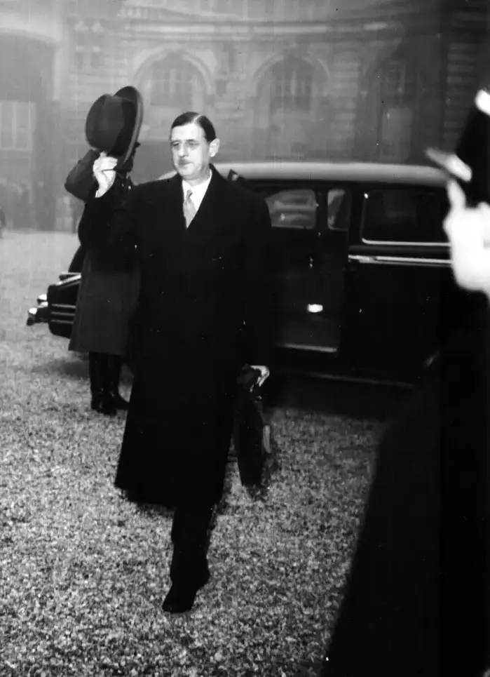 22.11.1945, le général de Gaulle rue Saint-Dominique.