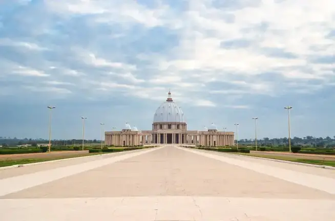 Basilique Notre Dame de la Paix, Yamoussoukro jbdodane Basilique Notre-Dame de la Paix photo