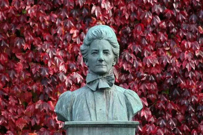Edith Cavell Leo Reynolds edith cavell photo