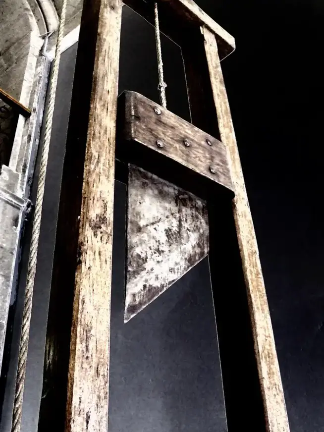 guillotine photo