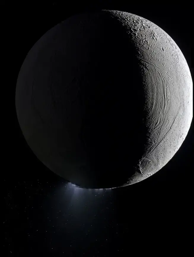 Enceladus 2011 gen 31 2di7 & titanio44 nasa photo