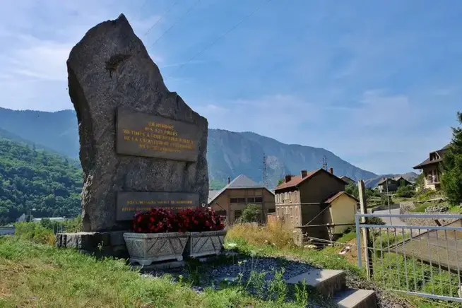 Saint Michel de Maurienne, stele catastrophe ferroviaire 1917 thierry llansades stele saint michel de maurienne photo