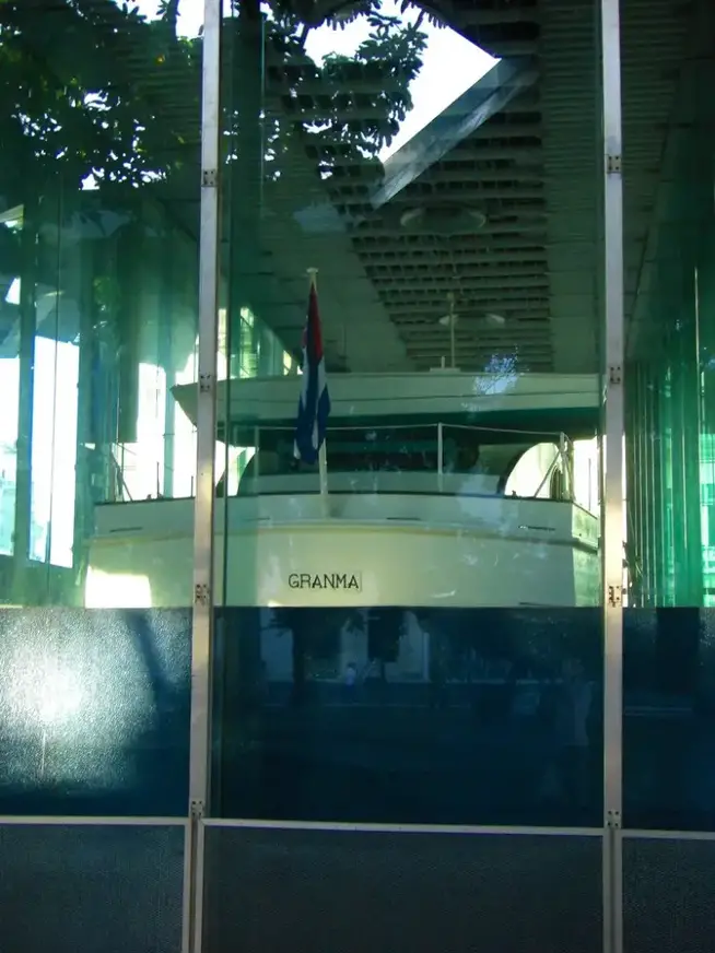 La Habana - Museo de la Revolución - Granma Yacht Deve82 granma yacht photo