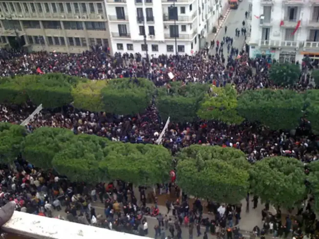 Protesters march on Avenue Habib Bourguiba in downtownTunis, angry over unemployment, rising prices and corruption, 14 Jan 2011