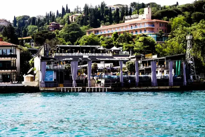 Reina aylamillerntor reina istanbul photo