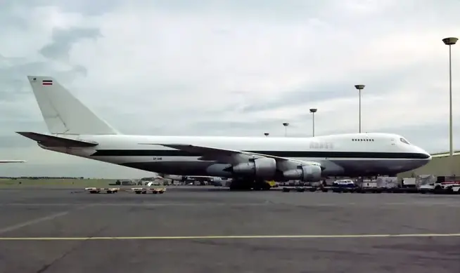 Saha Airlines B747-2J9F EP-SHB Asylumkid saha airlines photo