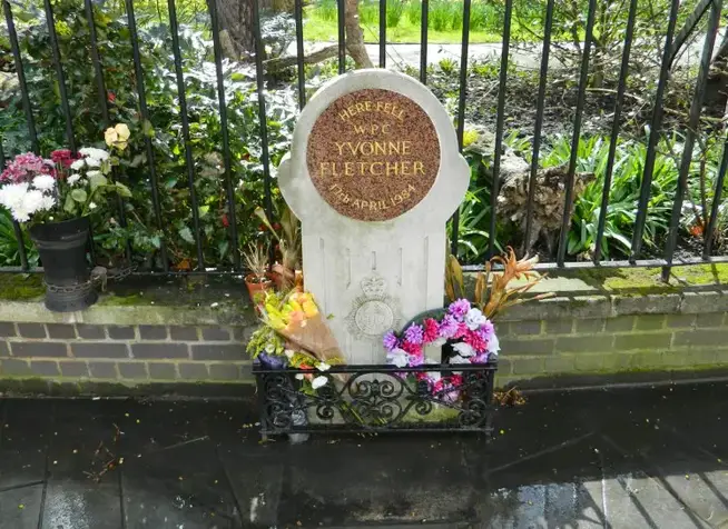 Mémorial à Yvonne Fletcher, policière assassinée devant l'ambassade de Libye le 17 avril 1984