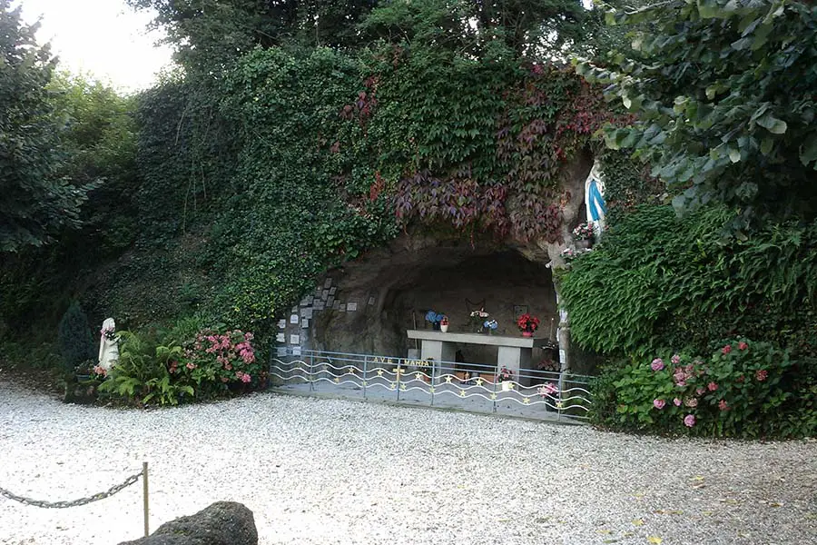 grotte de Massabielle