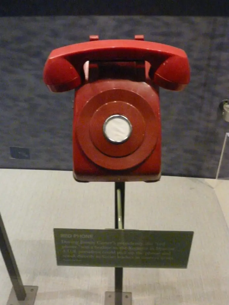 TELEPHONE-ROUGE