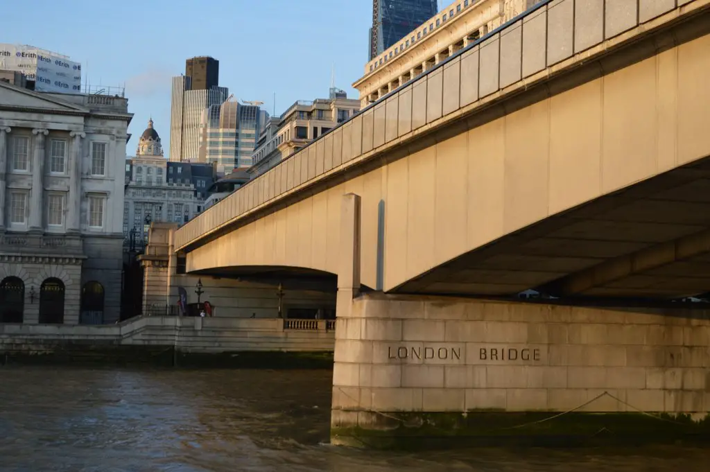 london bridge photo