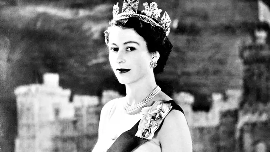 Elisabeth II à son couronnement