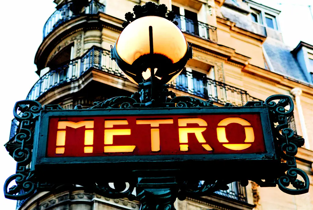 metro paris photo