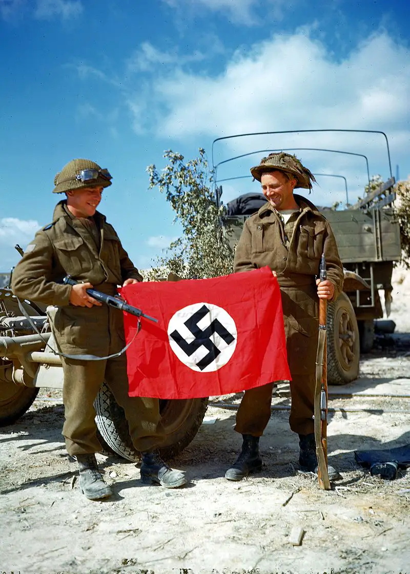 Deux soldats canadiens en 1944