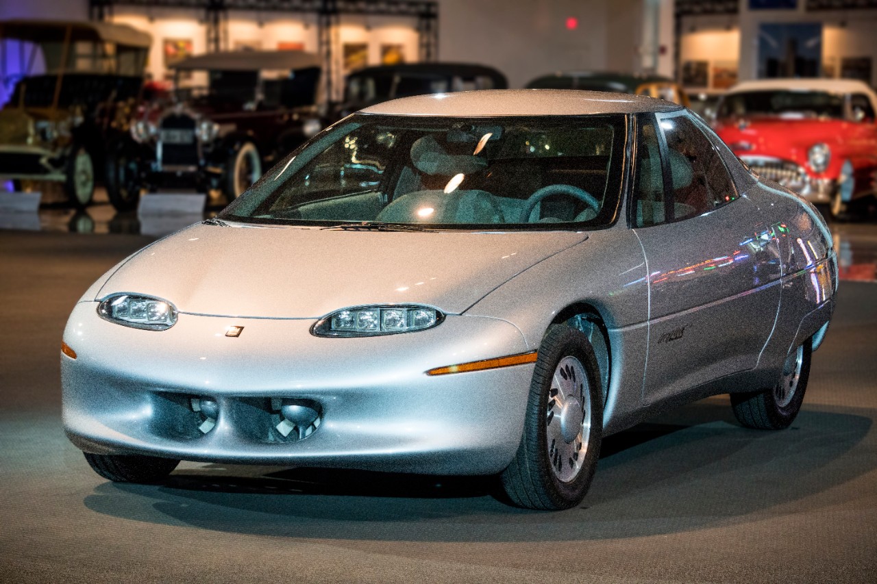 GM Impact voiture electrique qui atteint 295kmh le 11 mars 1994
